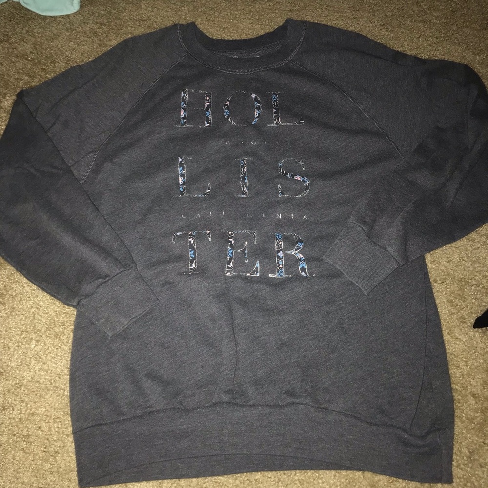 Hollister grey crew neck size M